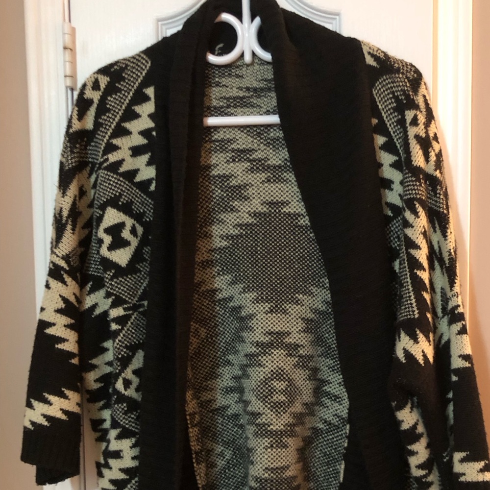 Black and white patterned cardigan ( bundle & save )